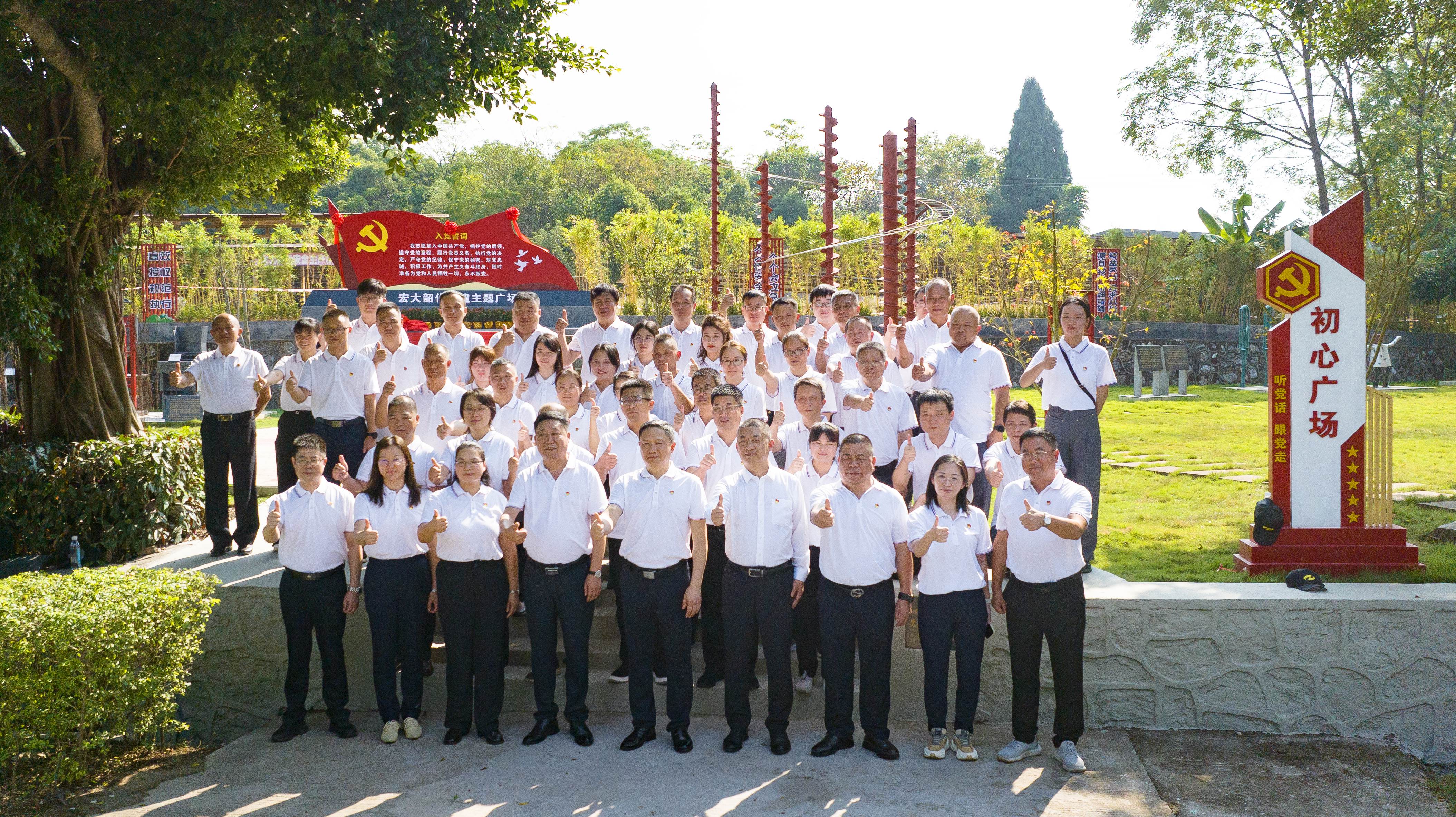 合影001 (1).jpg