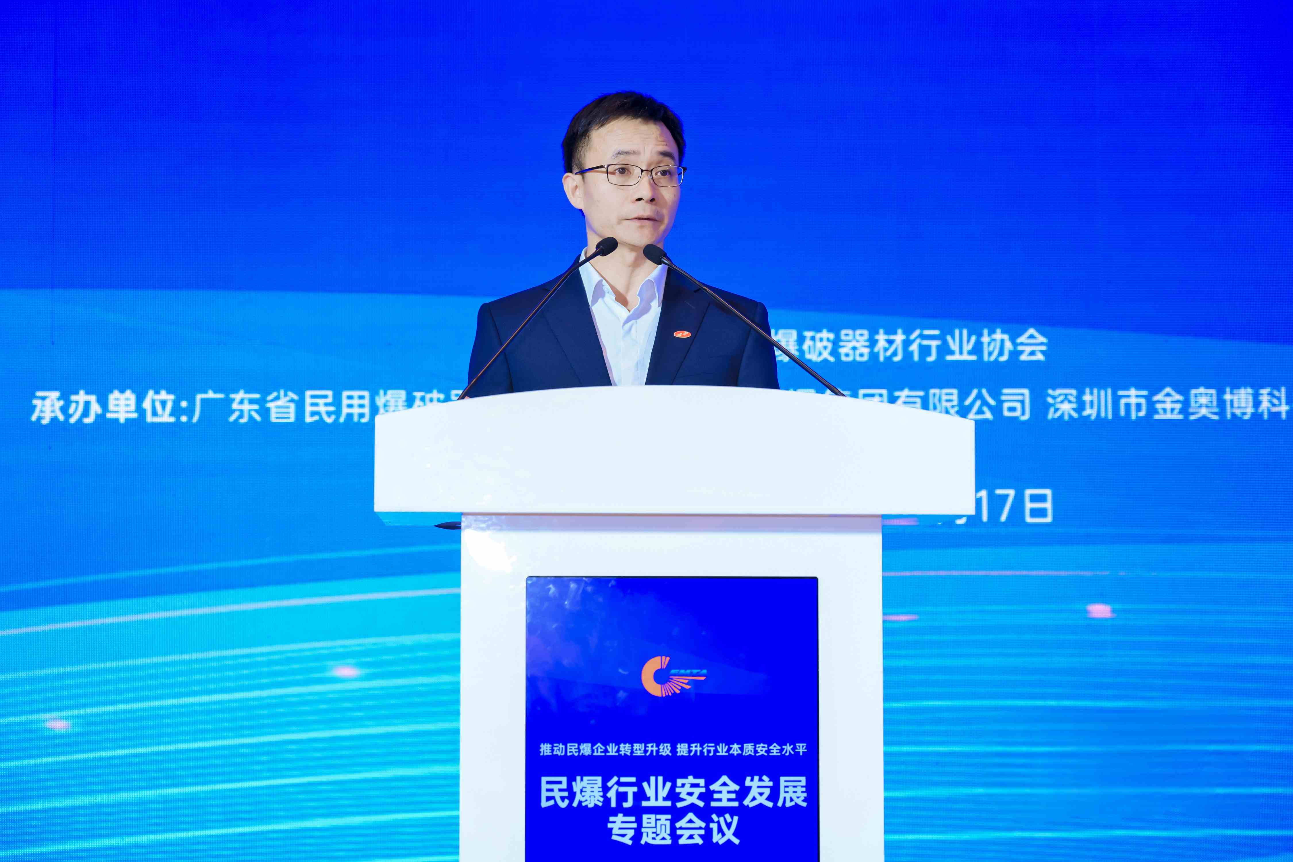 1222梁总东莞会议2.jpg