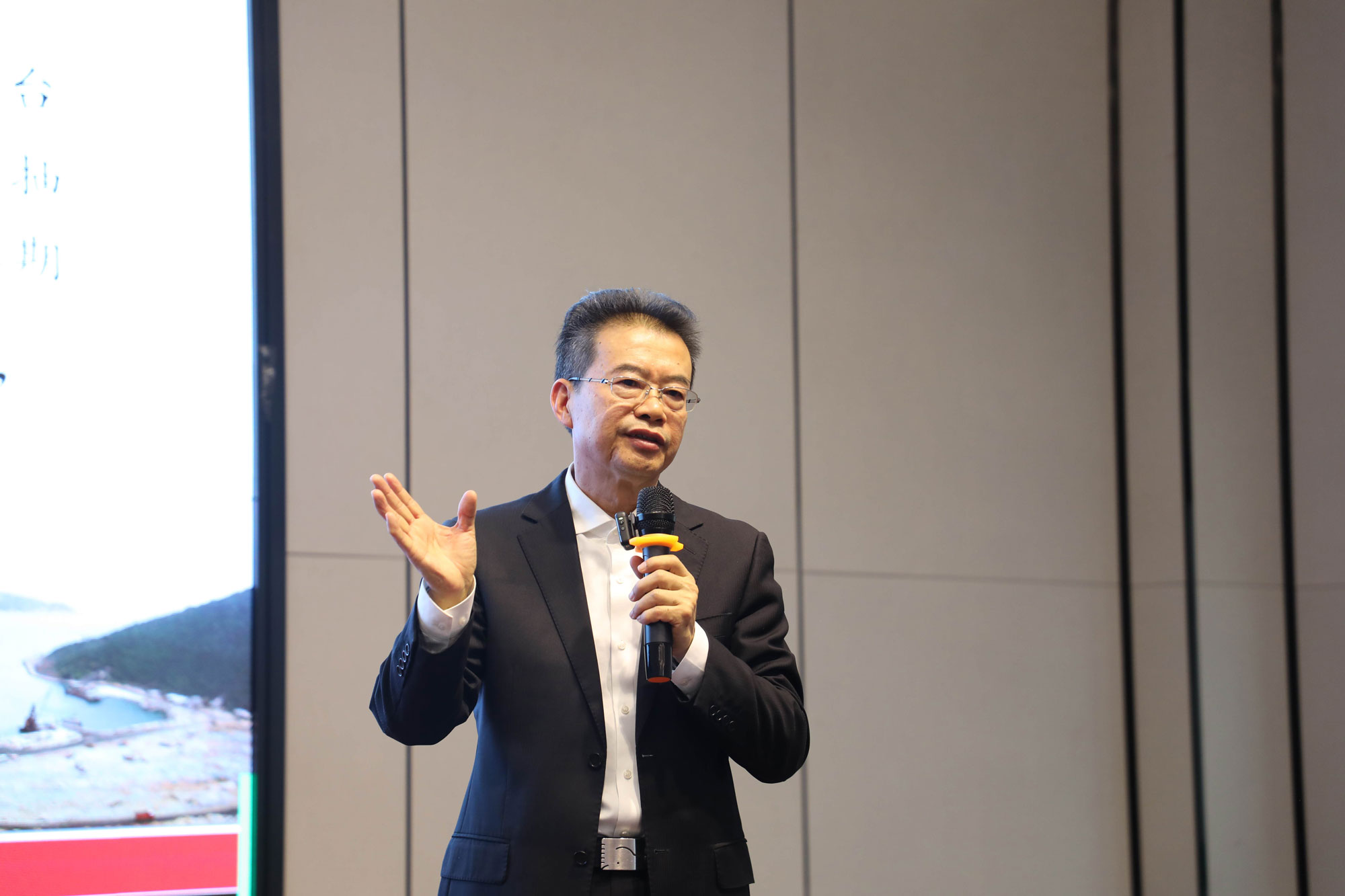 1231郑董授课图2.JPG